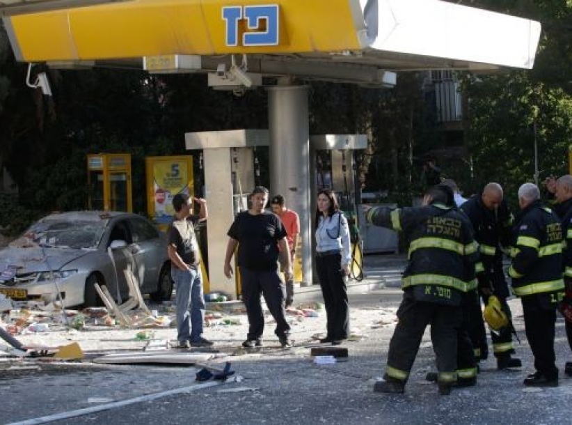 اصابة 3 اسرائيليين اثر انفجار في محطة للوقود في القدس