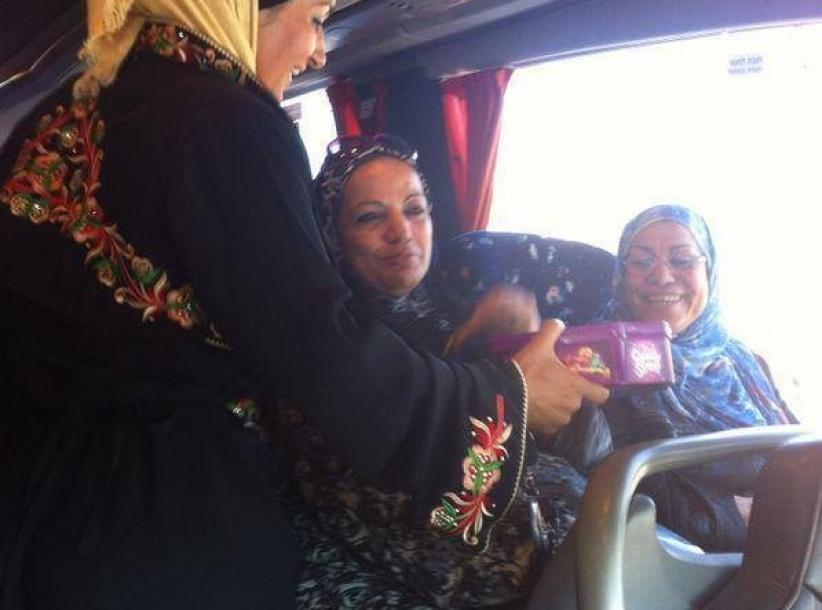 بالصور : وصول الفوج الاول من سكان غزة الى مدينة القدس