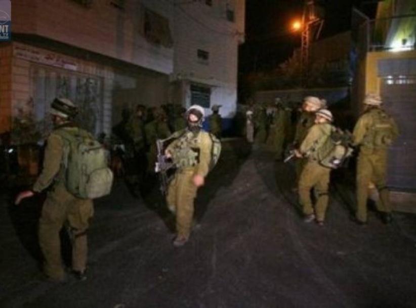 اعتقال 4 شبان وإغلاق حواجز قرب نابلس