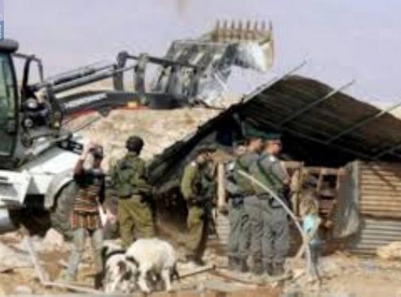 بيت لحم: الاحتلال يخطر بهدم 'بركس' وإيقاف البناء بثلاثة منازل