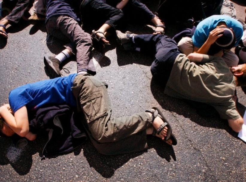 إصابة مواطن واعتقال آخر بمخيم الفارعة