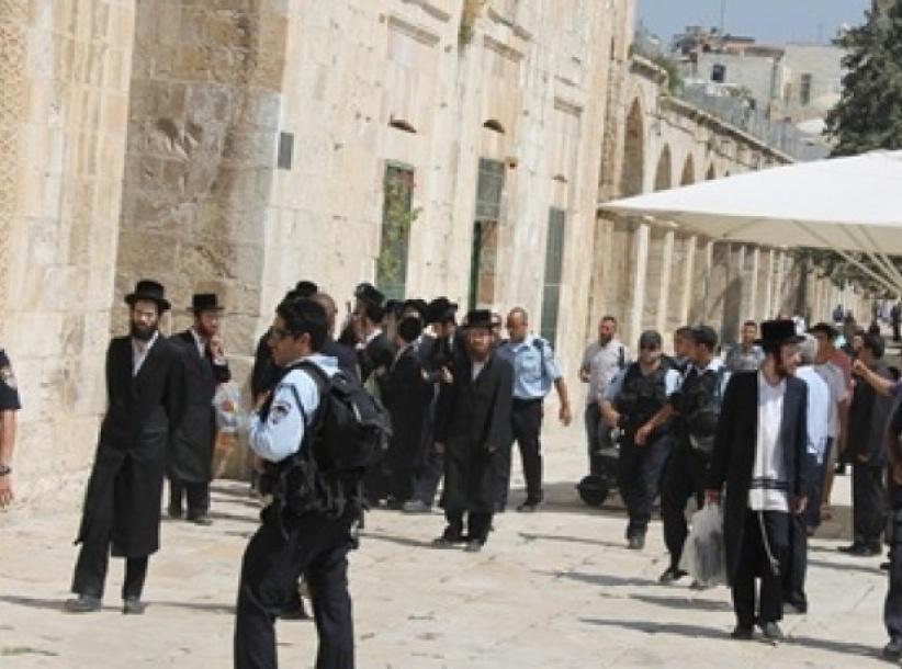 المستوطنون يجدّدون اقتحامهم للأقصى