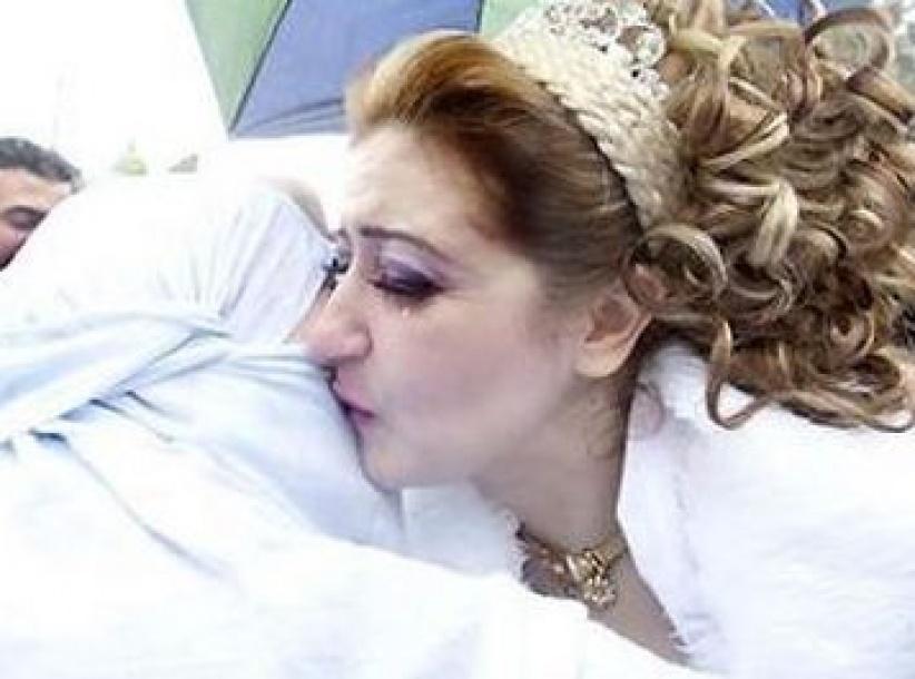 طلاق العروس وأمها يوم زفافها