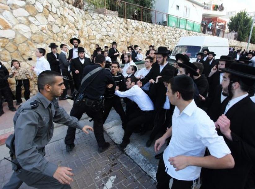 شرطة الاحتلال تعتقل مواطنة تصدت لاقتحام المستوطنين للأقصى