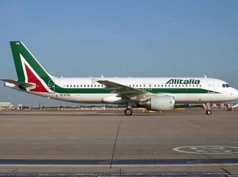 طيار إيطالي يثير الذعر في مطار اللد بعبارة 