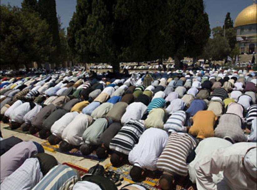 350 ألف مصلٍ يؤدون الجمعة بالأقصى