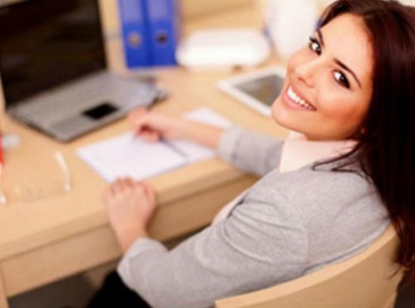 النساء يعملن برواتب عالية ورجالهن بالمنزل لرعاية الأطفال