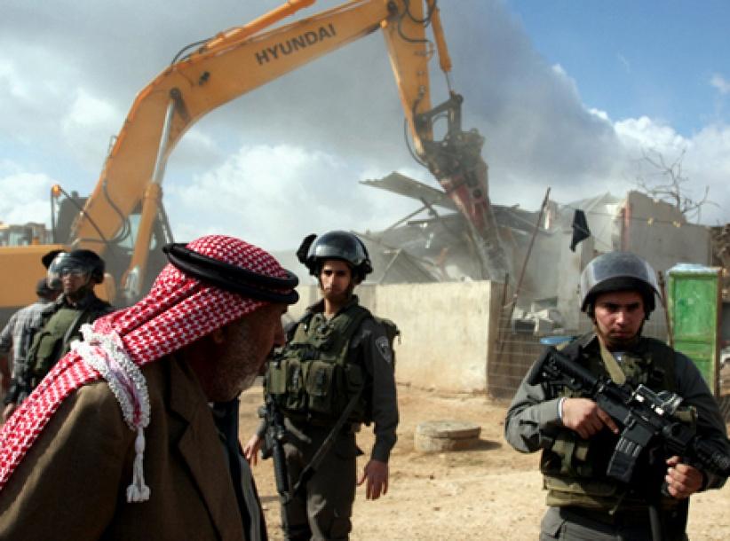 إخطار بهدم منزل في يطا