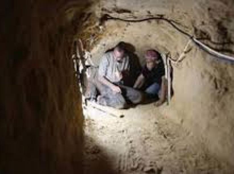 فقدان 7 عمال بانهيار نفق على حدود رفح