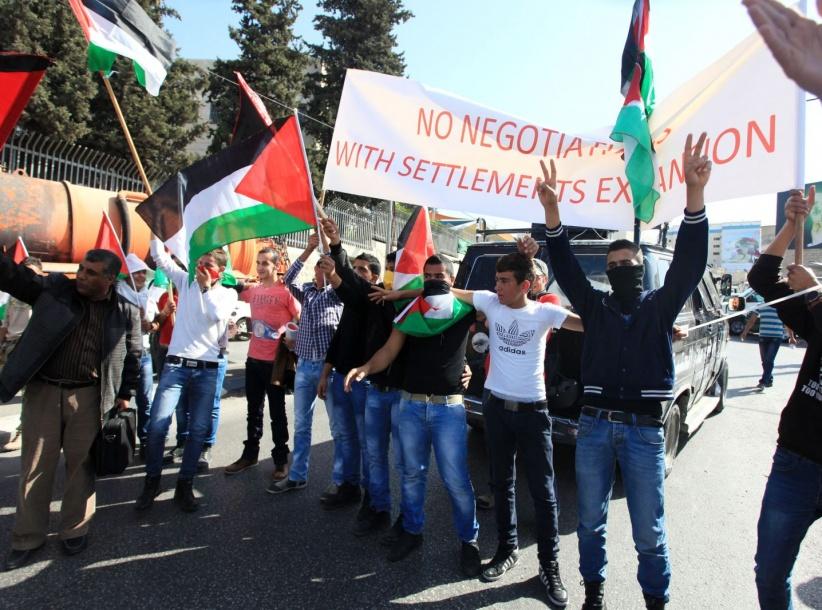 استطلاع: 68% اقتصادهم سيء و54% يعارضون انتفاضة ثالثة