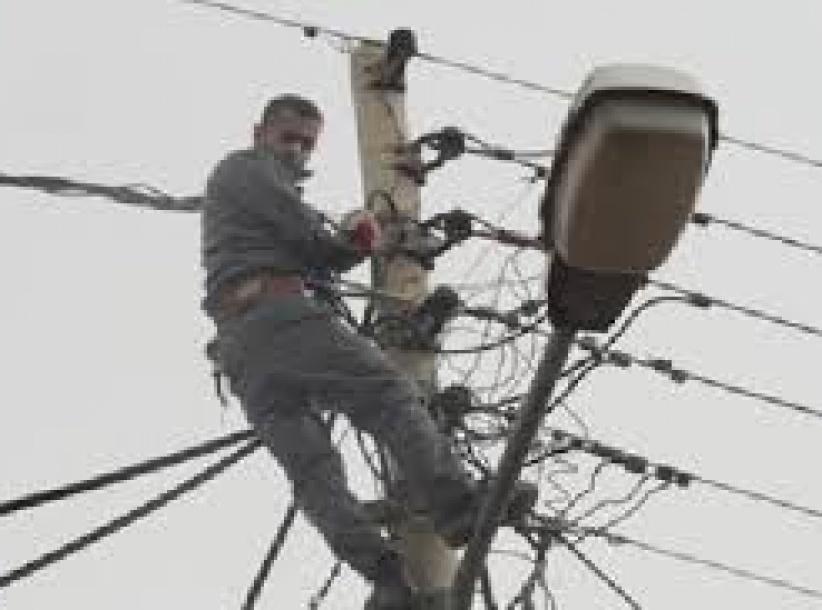 تصرف خاطئ يقطع الكهرباء عن غرب نابلس