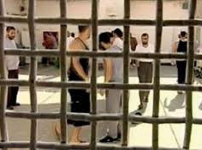 محاكم الاحتلال تمدد اعتقال 53 أسيرًا