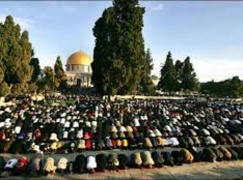 الاحتلال يمنع صلاة الغزيين بالأقصى بعد صاروخ الليلة