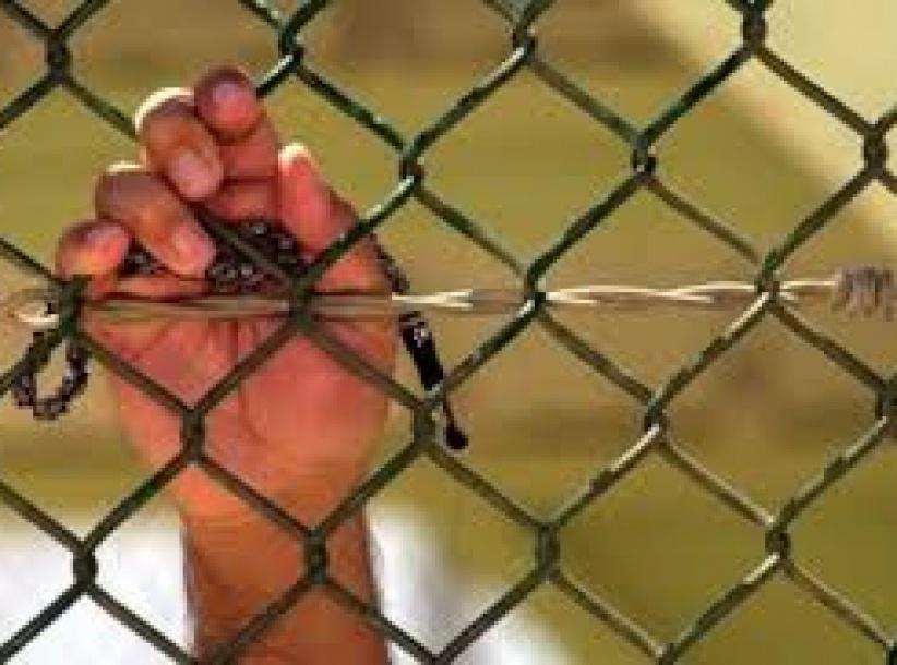 الأسرى المعزولون بـ