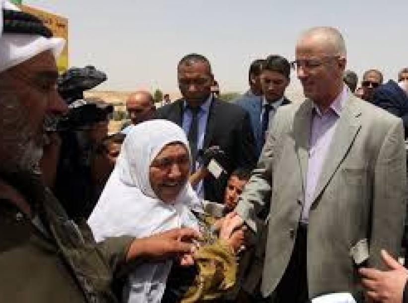 الحمد الله يتفقد قرية 