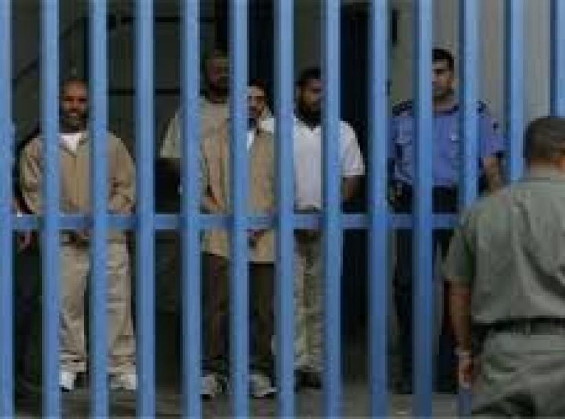 تردي الوضع الصحي لعدد من الأسرى في 'إيشل' و'النقب'