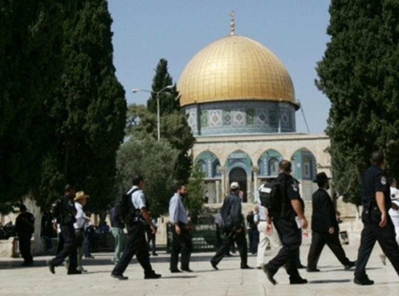 مستوطنون يقتحمون الأقصى بحراسة مشددة