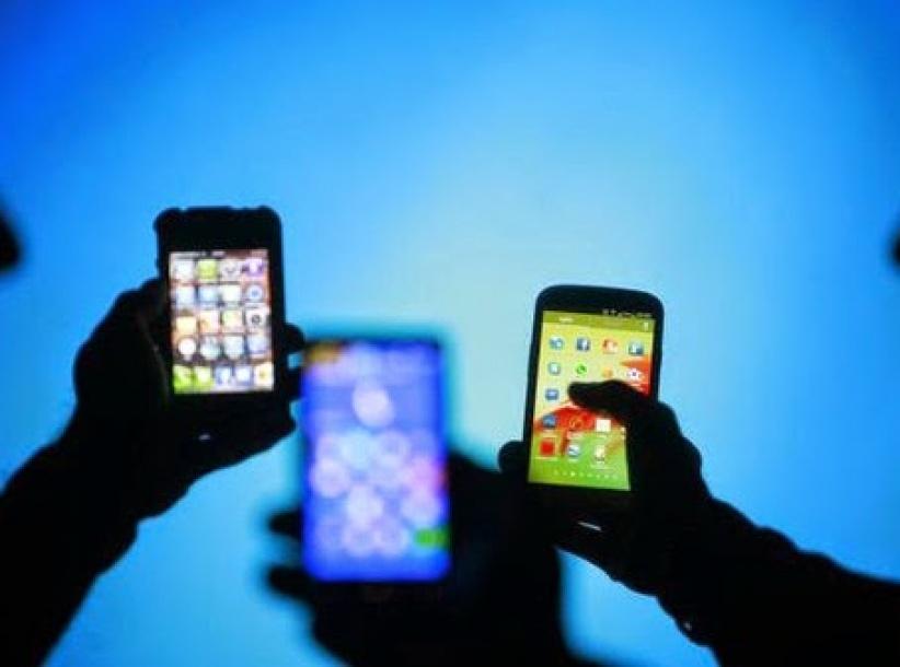 توصية بسحب الهواتف الذكية من جنود الاحتلال