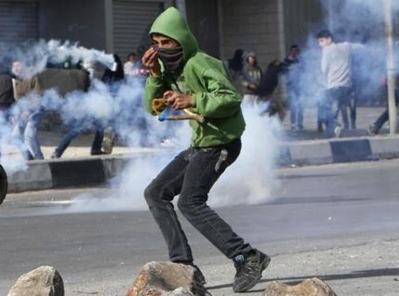 القدس: مواجهات عقب اعتقال شاب بحي كفر عقب