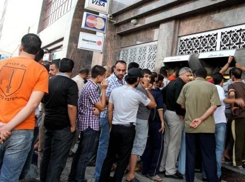 مالية غزة: نبذل جهودا لصرف دفعة مالية قبل العيد