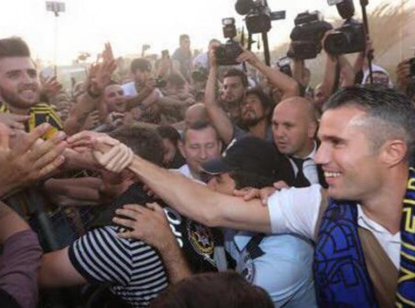 فان بيرسي: فان غال لم يكن عادلا معي