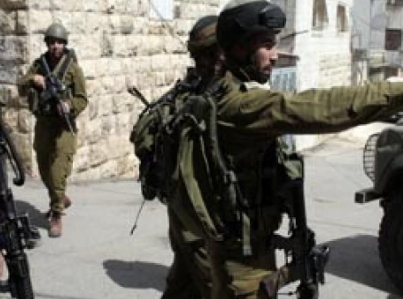 الاحتلال يعتقل شابا من بيت لحم ويستدعي آخر لمراجعة مخابراته