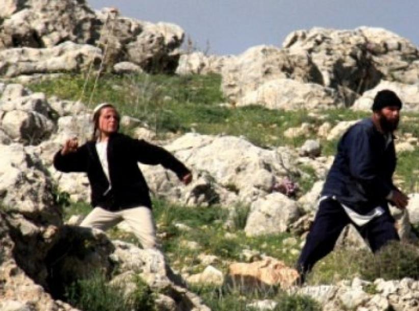 مستوطنون يمنعون موظفي 