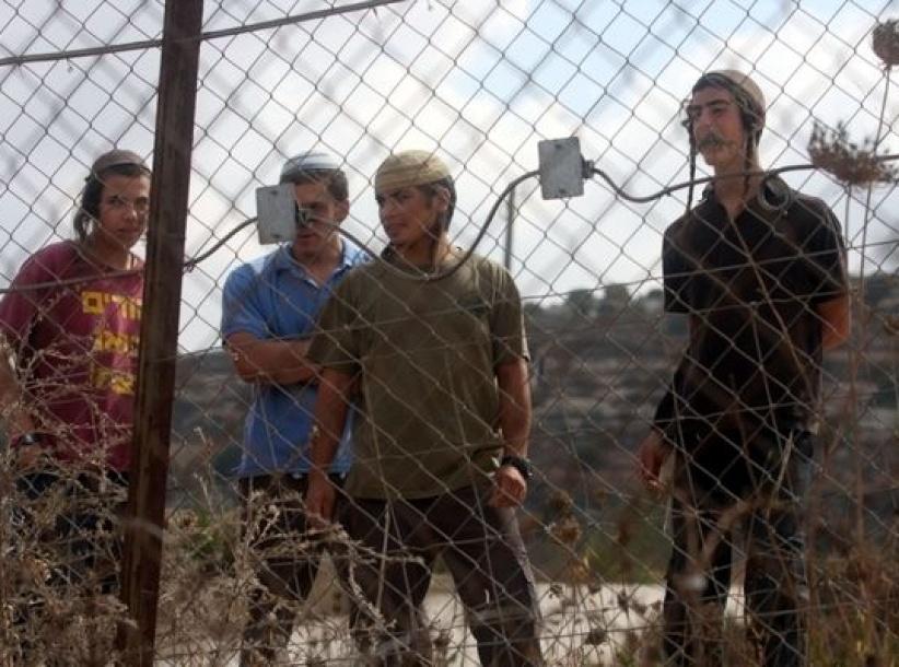 مستوطنون يعتدون على 3 عمال غربي القدس