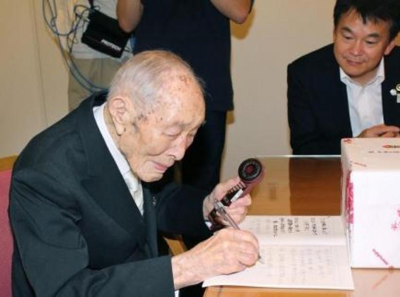 وفاة أكبر رجل معمر في العالم عن 112 عاماً