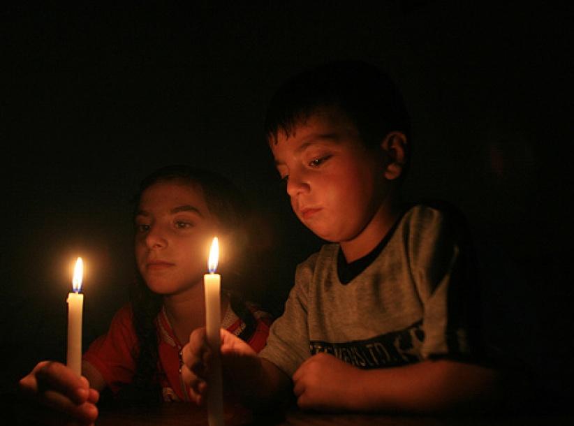 انقطاع خطي كهرباء رئيسيين عن غزة