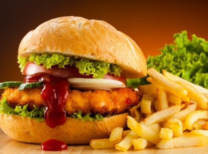 الوجبات السريعة تسبب الاكتئاب!!