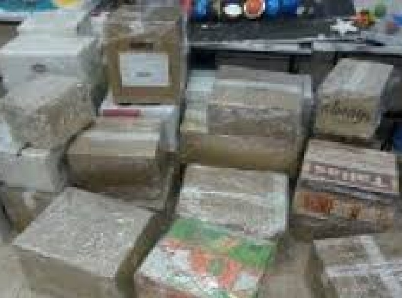 اللجنة الشعبية للخدمات في مخيم الدهيشة توزع 425 طردا غذائيا على مخيمات اللاجئين في المحافظة