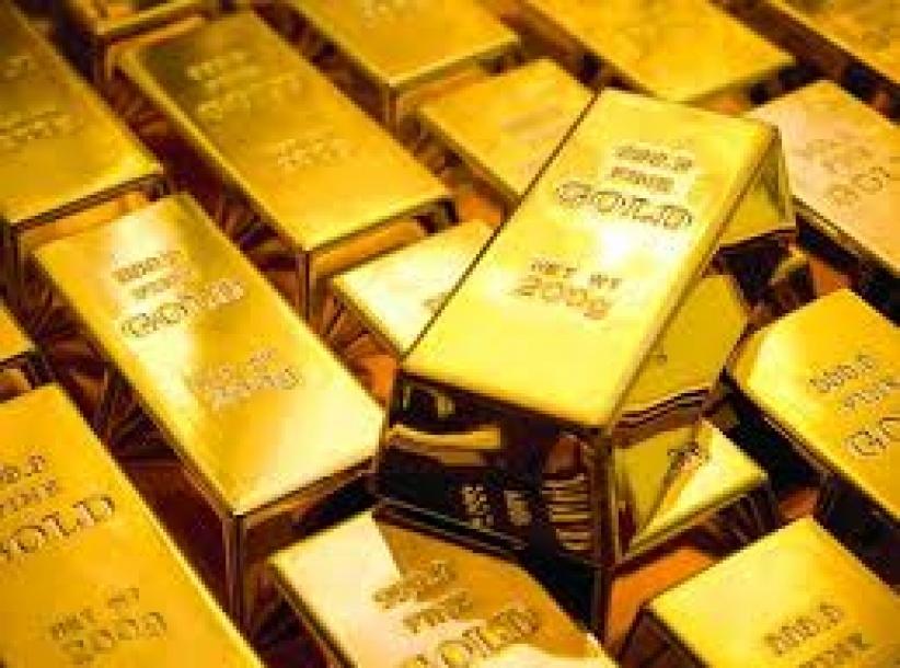 الذهب يقترب من أدنى مستوياته في 4 شهور