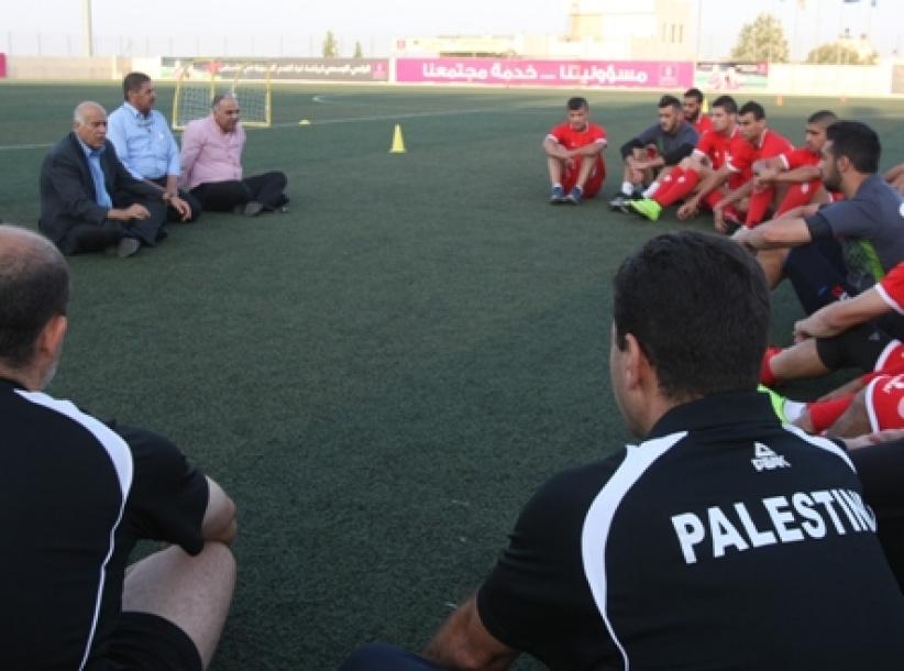 الرجوب يتابع تدريبات 