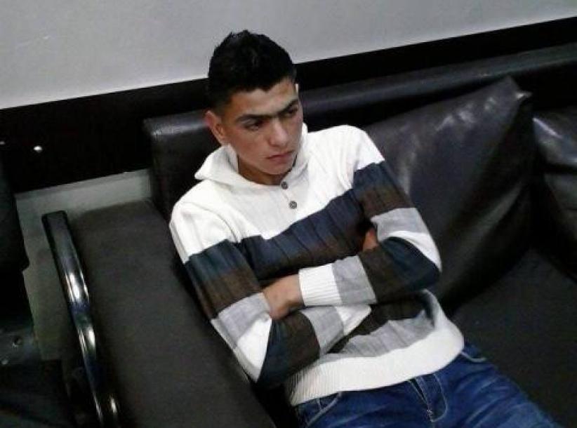 الخليل : عصابة مسلحة ” انتحلت شخصية الاستخبارات العسكرية وقامت بخطف شاب من بين آلاف المتسوقين “