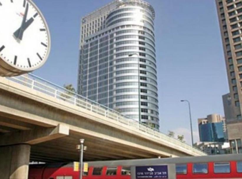 لص يشل حركة القطارات في تل ابيب