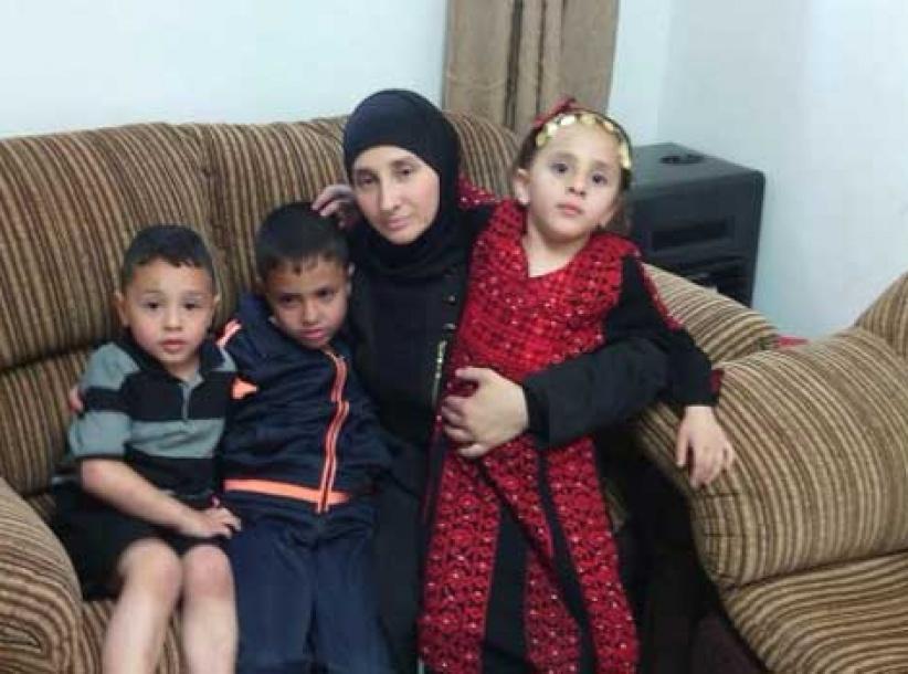 محكمة الاحتلال تبعد زوجة الشهيد غسان أبو جمل وأطفالها من القدس