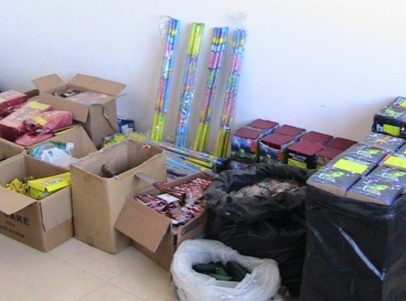 الشرطة تضبط أكثر من 700 عبوة من الألعاب النارية في الخليل