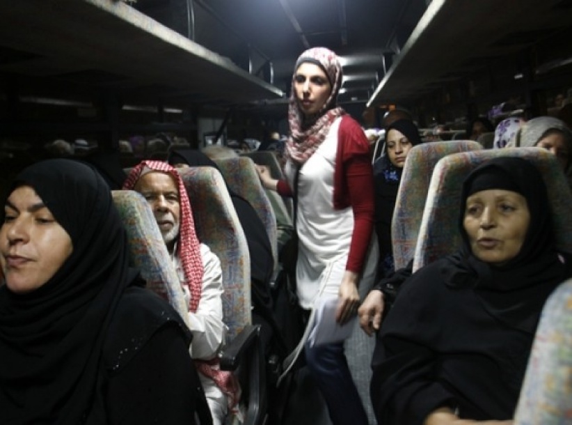 دفعة من أهالي الأسرى يزورون ابنائهم في سجن ايشل