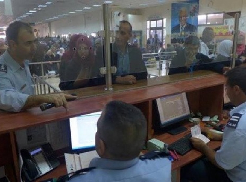 مهنا: إغلاق قاعة المغادرين في معبر الكرامة اليوم الثلاثاء