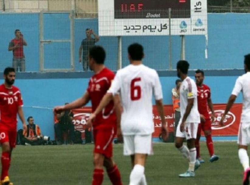 تقرير: لاعبون في منتخب الإمارات دخنوا الأرجيلة قبل مباراة فلسطين
