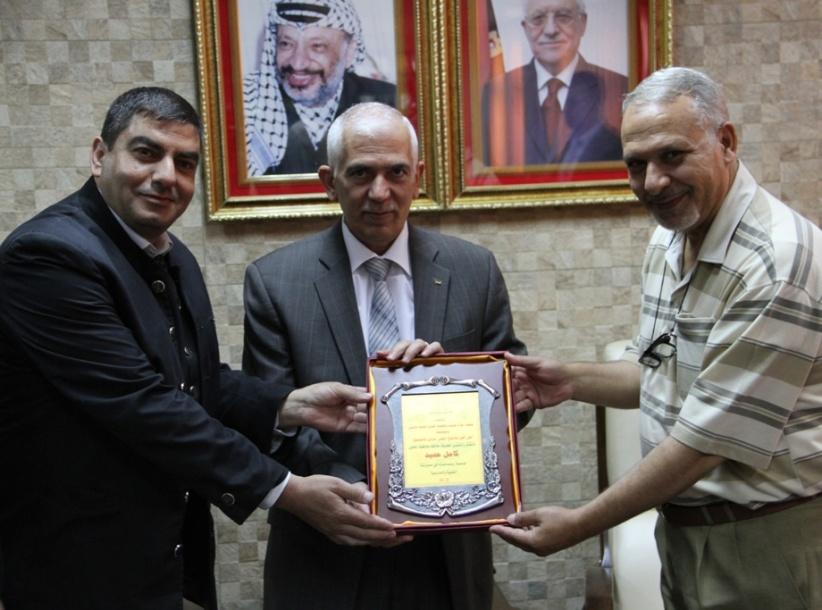 محافظ الخليل يستقبل وفد من الفنانين الفلسطينيين