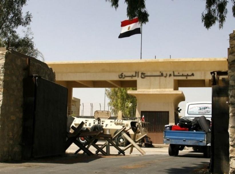 فلسطينيون عالقون يناشدون مصر فتح معبر رفح