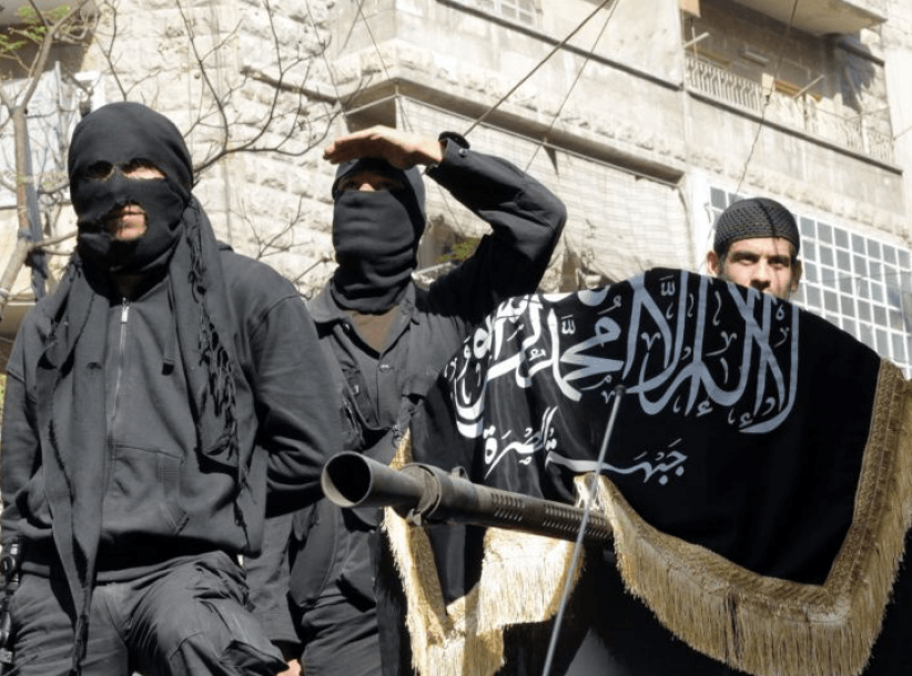 معارضون سوريون دربتهم أمريكا يسلمون أنفسهم لـ