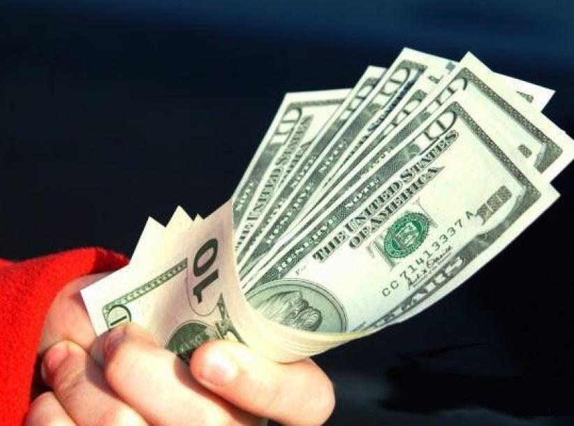 الدولار يعود للهبوط