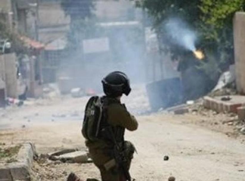 اصابات بالاختناق خلال مواجهات في مخيم العروب شمال الخليل