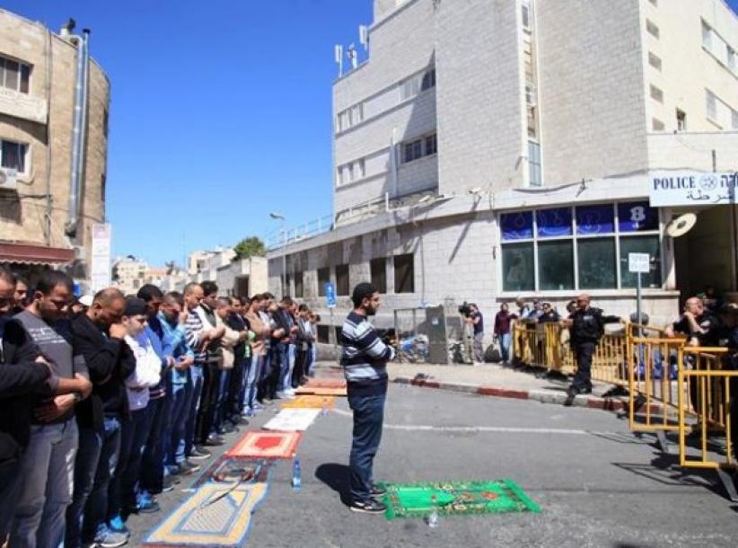 الاحتلال يحرم آلاف المواطنين من أداء صلاة الجمعة في 'الأقصى