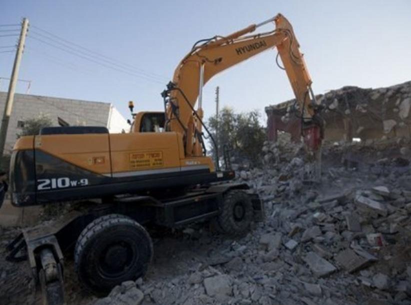 الاحتلال يهدم منزلين ويُرجئ هدم ثالث في القدس