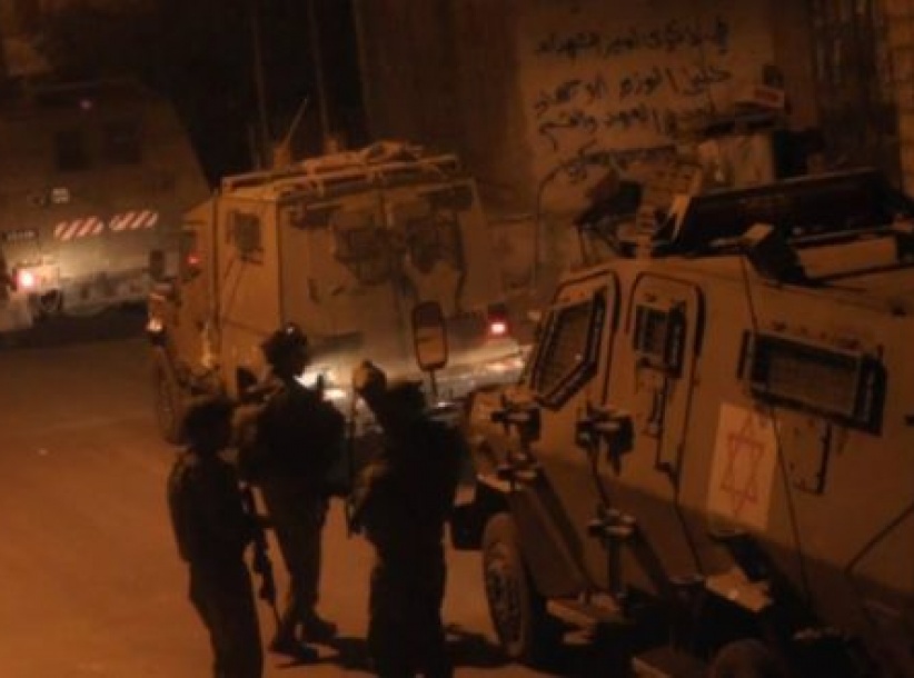 الاحتلال يعتقل اكثر من 30 مواطنا في مداهمات بالضفة والقدس