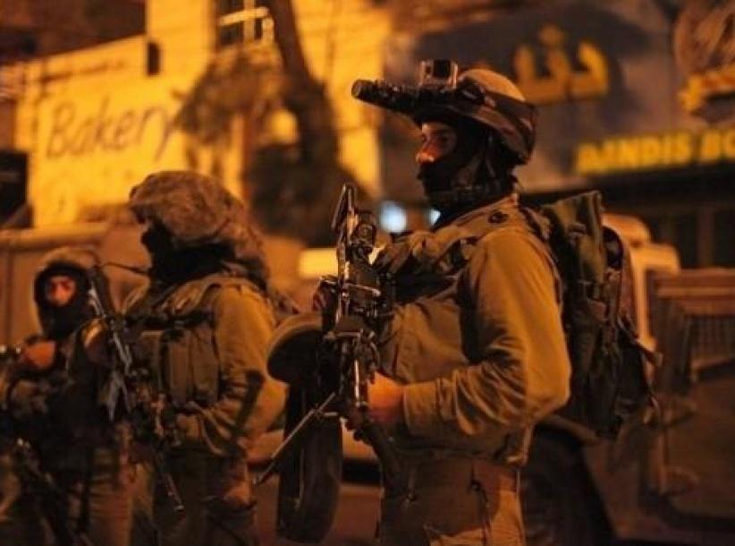 قوات الإحتلال تستولي على شاحنة ومركبة وأموال في جنين